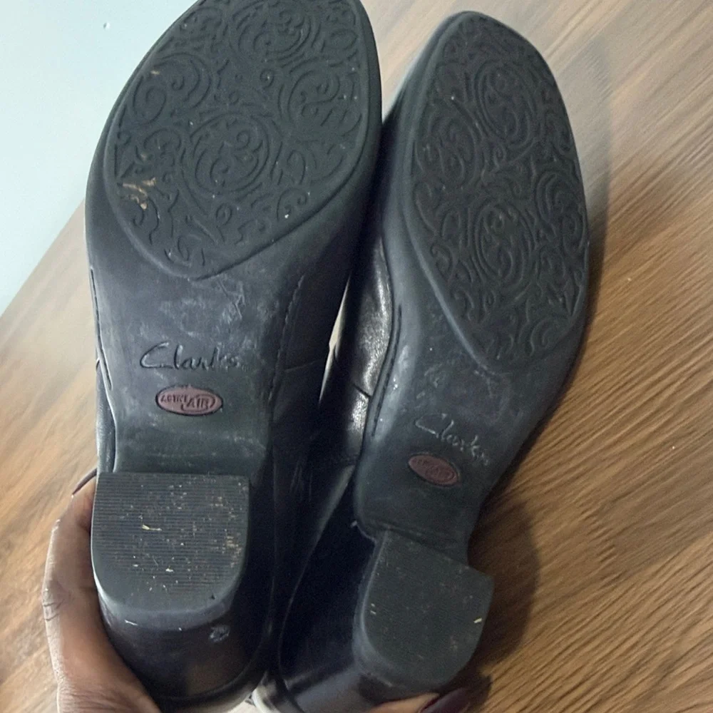 Clarks supple black
